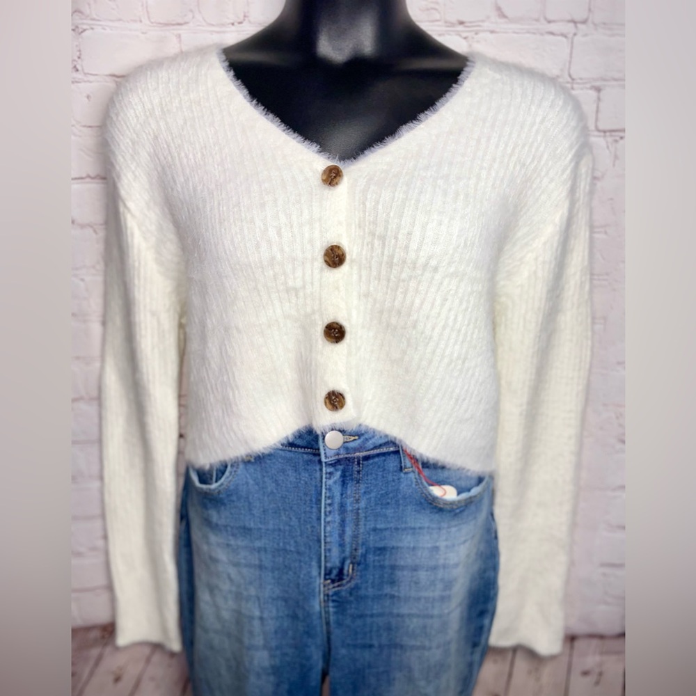 Ivory Buttoned Cropped Cardigan